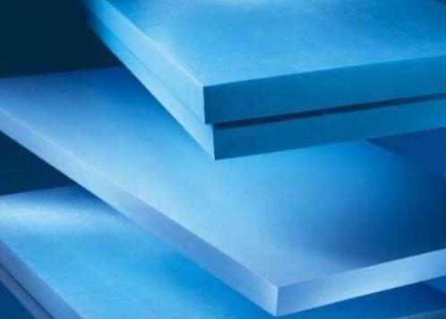 旧房子窗户四周的外墙保温材料施工